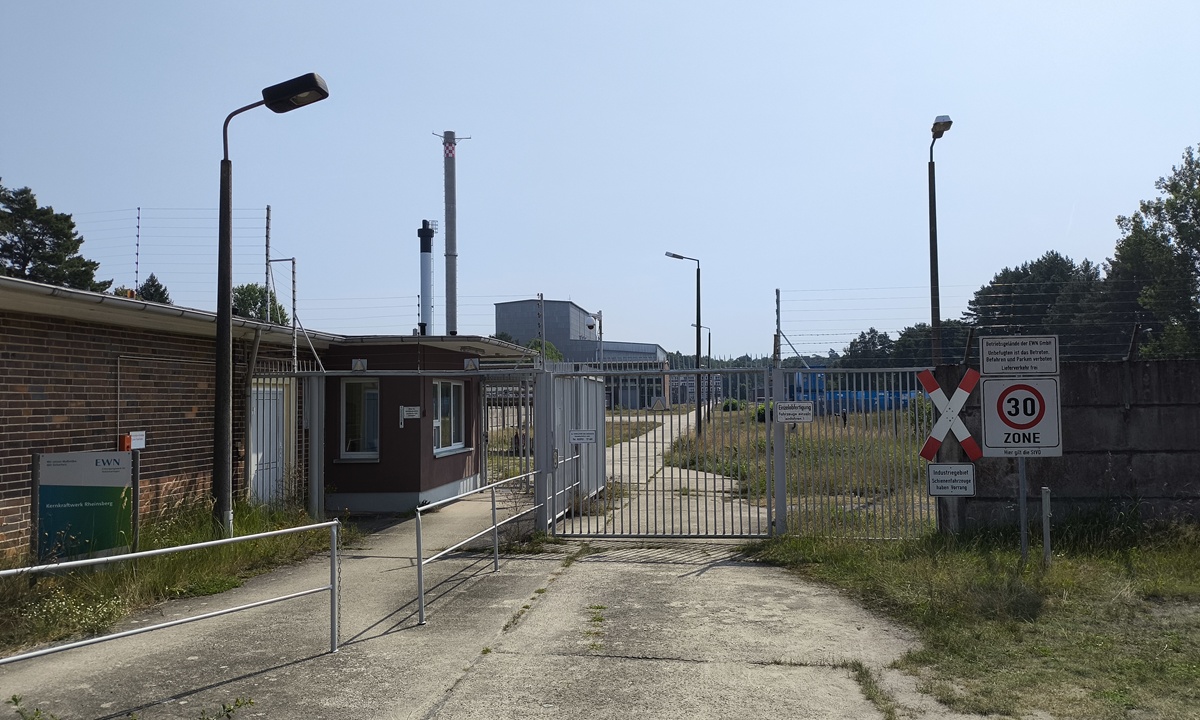 Eingangstour zu einer Industrieanlage eines ehemaligen Kraftwerkes