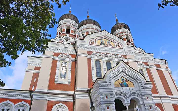historisches Kirchengebaeude im Baltikum